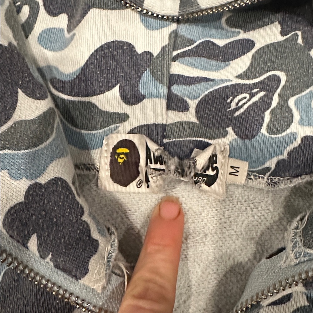 BAPE HOODIE - Picture 2 of 3